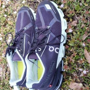 ON CLOUD RARE CLOUDFLYER WOMENS SIZE 10 NAVY BLACK MINT ATHLETIC RUNNING SHOES